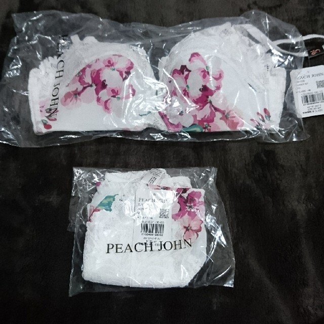 PEACH JOHN(ピーチジョン)のピーチ・ジョン セット レディースの下着/アンダーウェア(ブラ&ショーツセット)の商品写真