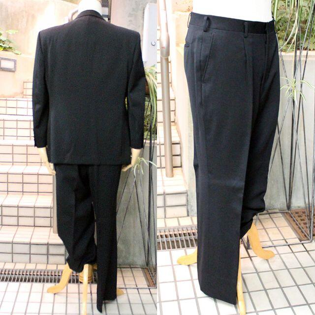 DAKS Londonのスーツ上下セットとベストになります。