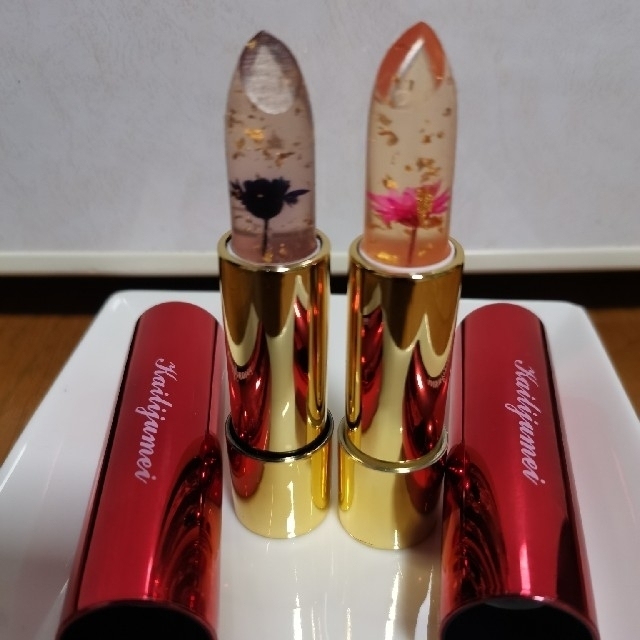 Kylie Cosmetics(カイリーコスメティックス)のカイリジュメイ フラワーリップ２本 コスメ/美容のベースメイク/化粧品(リップグロス)の商品写真