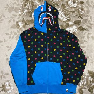 アベイシングエイプ(A BATHING APE)のAPE BAPE KAWS BABY MILO シャーク　パーカー　XXL 水色(パーカー)