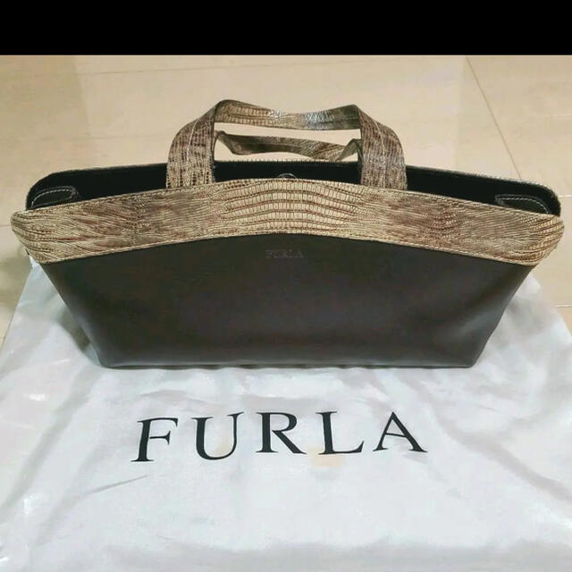 Furla(フルラ)のフルラ　トートバッグ　型押牛革 レディースのバッグ(トートバッグ)の商品写真