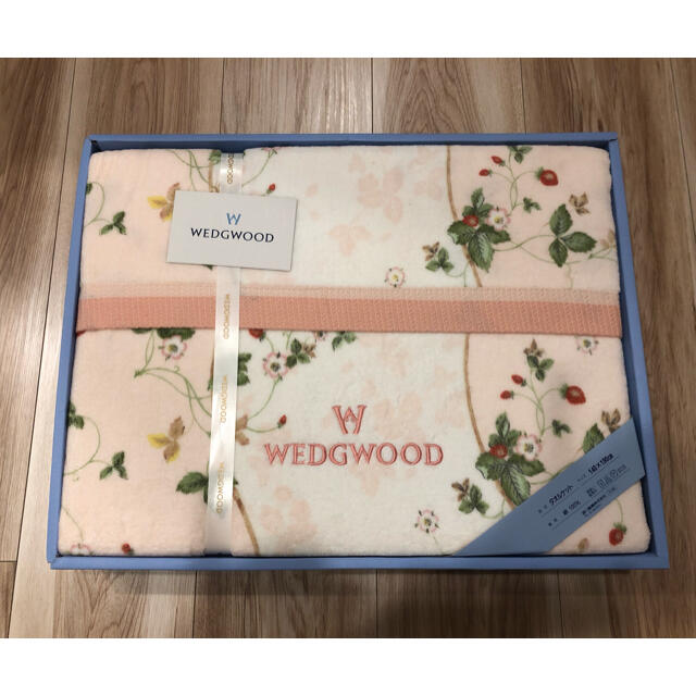 WEDGWOOD(ウェッジウッド)のflower様専用　日本製 WEDGWOOD タオルケット ワイルドストロベリー キッズ/ベビー/マタニティの寝具/家具(タオルケット)の商品写真