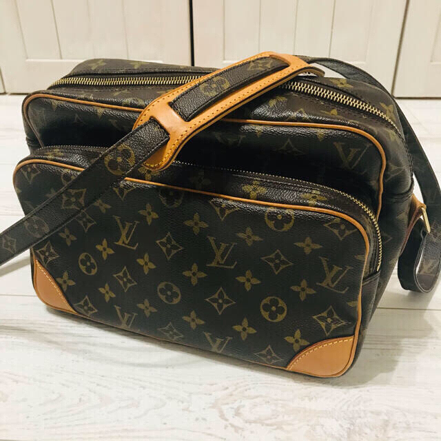 レディースLOUIS VUITTON モノグラム ナイル ショルダーバッグ