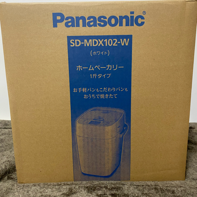 Panasonic(パナソニック)の【新品未使用】パナソニック　ホームベーカリー　ＳＤ−ＭＤＸ１０２−Ｗ　ホワイト スマホ/家電/カメラの調理家電(ホームベーカリー)の商品写真