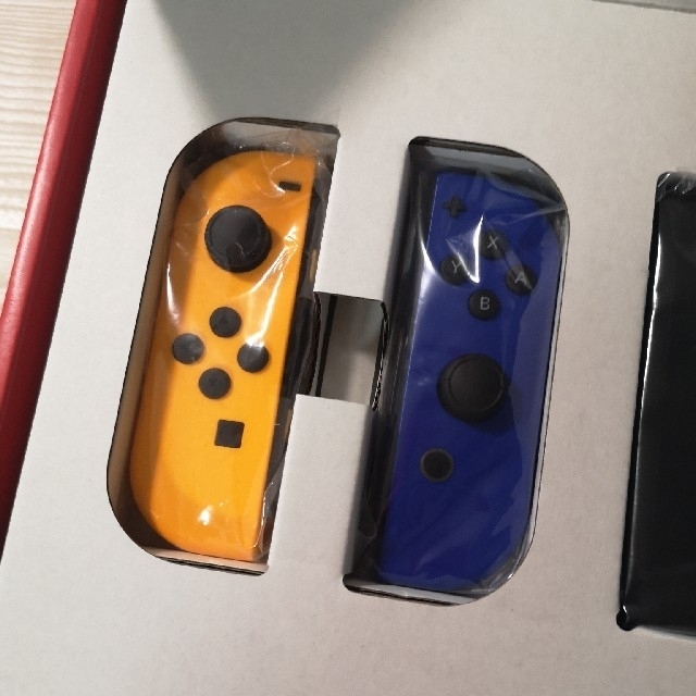 Nintendo Switch(ニンテンドースイッチ)のNintendo Switch 本体 新品 コントローラーカスタム エンタメ/ホビーのゲームソフト/ゲーム機本体(家庭用ゲーム機本体)の商品写真