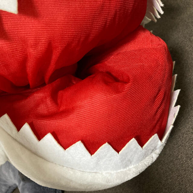 サメ　BIG ぬいぐるみ　新品タグ付き エンタメ/ホビーのおもちゃ/ぬいぐるみ(ぬいぐるみ)の商品写真