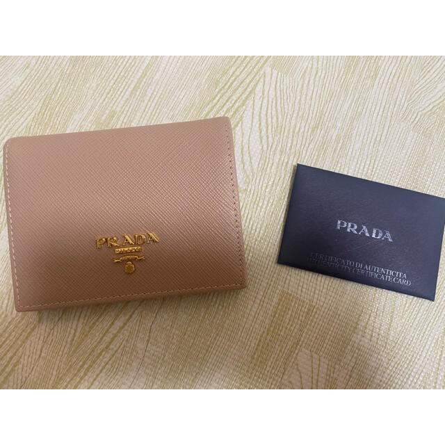 PRADA プラダ 財布 ベージュ　 二つ折り財布 未使用全新品 | フリマアプリ ラクマ