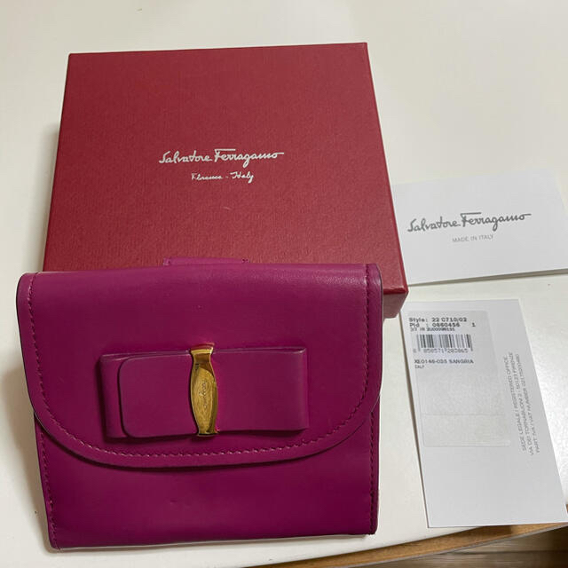 Salvatore Ferragamo(サルヴァトーレフェラガモ)のサルバトーレフェラガモ　二つ折り配布　サングリア ローズピンク レディースのファッション小物(財布)の商品写真