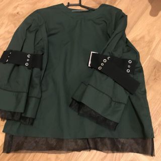 サカイ(sacai)のsacai トップス　グリーン(カットソー(半袖/袖なし))