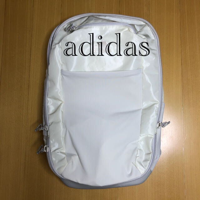 adidas(アディダス)のリュック　鞄 レディースのバッグ(リュック/バックパック)の商品写真