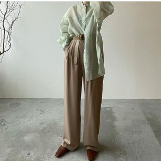 CLANE  ベーシックタックパンツ　新品未使用　クラネ　パンツ(カジュアルパンツ)