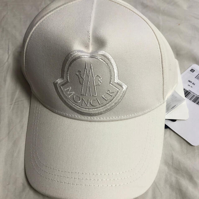 MONCLER(モンクレール)の【white】moncler モンクレール  ベースボールキャップ レディースの帽子(キャップ)の商品写真