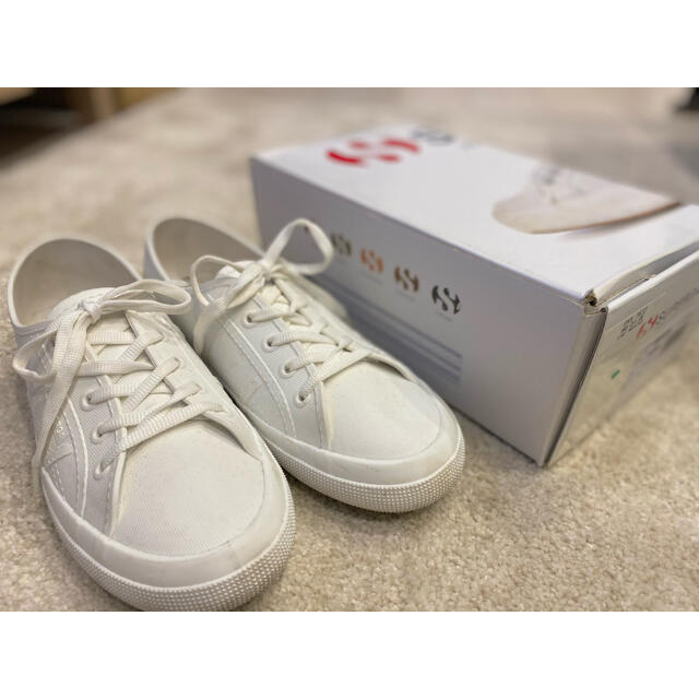 SUPERGA(スペルガ)のSUPERGA 白　レインスニーカー レディースの靴/シューズ(スニーカー)の商品写真