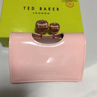 テッドベイカー(TED BAKER)の秋冬新作モデル！TED BAKER ツヤツヤピンク 折りたたみ財布(財布)