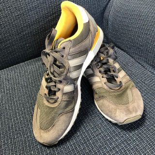 アディダス(adidas)のスニーカー(スニーカー)