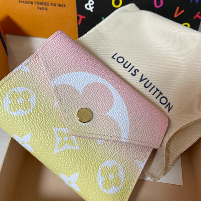 ルイヴィトン　財布　ポルトフォイユヴィクトリーヌ　LOUIS VUITTON