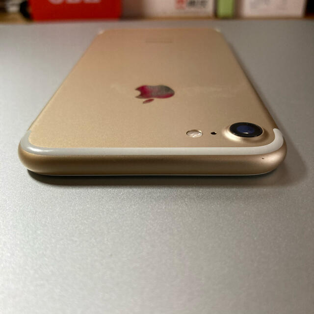 Apple(アップル)のiPhone7 128GB ゴールド　ジャンク docomo SIMフリー スマホ/家電/カメラのスマートフォン/携帯電話(スマートフォン本体)の商品写真