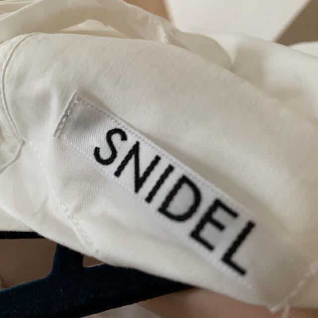 SNIDEL(スナイデル)のSNIDEL バックリボンオフショルブラウス レディースのトップス(シャツ/ブラウス(長袖/七分))の商品写真