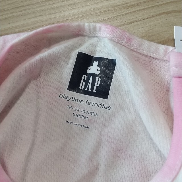 babyGAP(ベビーギャップ)のbabyGAP新品Tシャツ キッズ/ベビー/マタニティのキッズ服女の子用(90cm~)(Tシャツ/カットソー)の商品写真