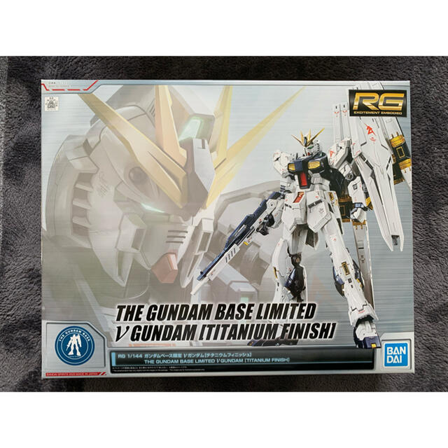 BANDAI(バンダイ)の新品 RG 1/144 ガンダムベース限定 νガンダム[チタニウムフィニッシュ] エンタメ/ホビーのおもちゃ/ぬいぐるみ(模型/プラモデル)の商品写真