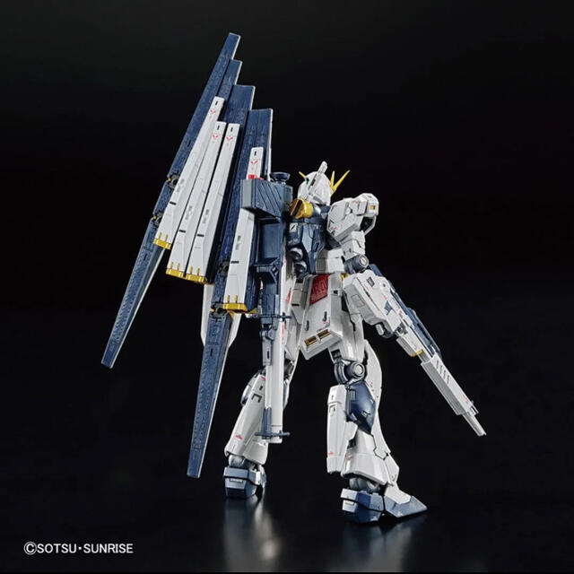 BANDAI(バンダイ)の新品 RG 1/144 ガンダムベース限定 νガンダム[チタニウムフィニッシュ] エンタメ/ホビーのおもちゃ/ぬいぐるみ(模型/プラモデル)の商品写真