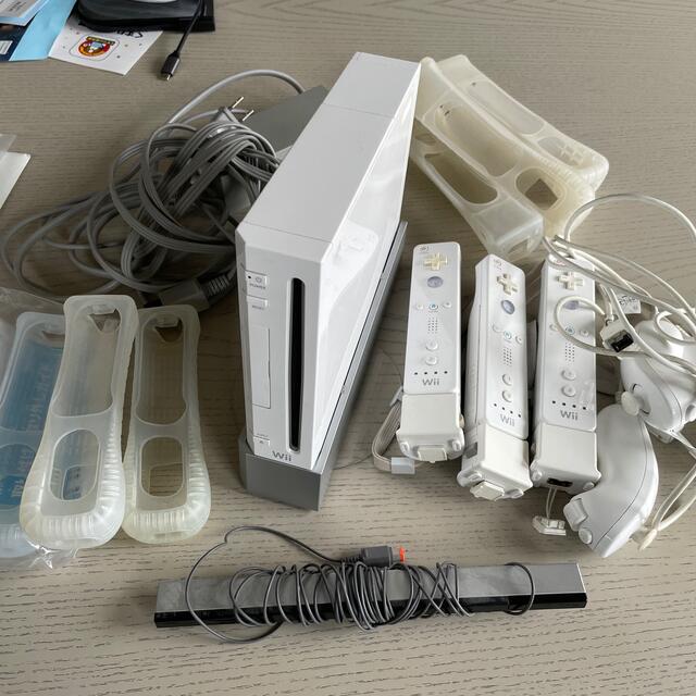 Wii(ウィー)のWii 本体　 エンタメ/ホビーのゲームソフト/ゲーム機本体(家庭用ゲーム機本体)の商品写真