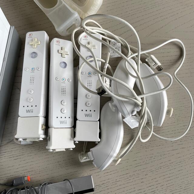 Wii(ウィー)のWii 本体　 エンタメ/ホビーのゲームソフト/ゲーム機本体(家庭用ゲーム機本体)の商品写真