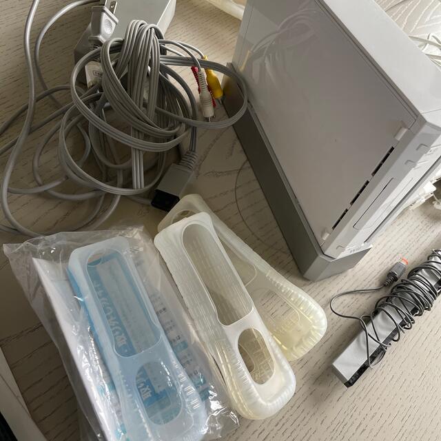 Wii(ウィー)のWii 本体　 エンタメ/ホビーのゲームソフト/ゲーム機本体(家庭用ゲーム機本体)の商品写真