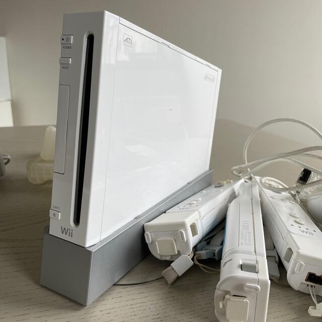 Wii(ウィー)のWii 本体　 エンタメ/ホビーのゲームソフト/ゲーム機本体(家庭用ゲーム機本体)の商品写真