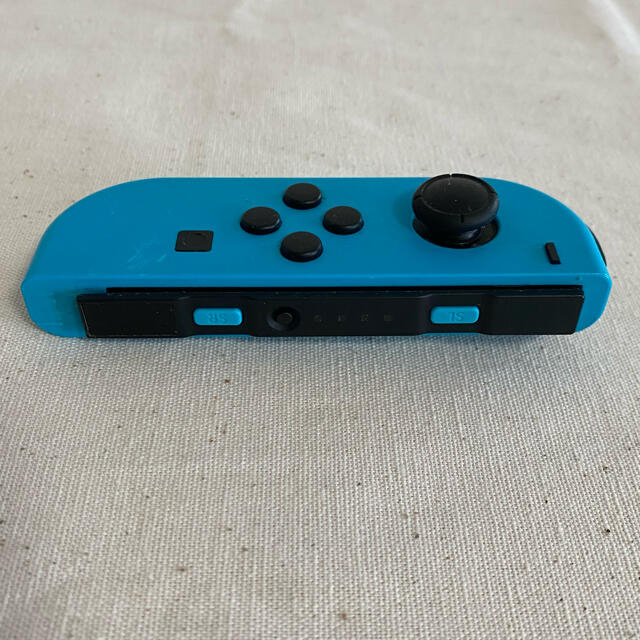 Nintendo Switch(ニンテンドースイッチ)のSwitch Joy-Con ジョイコン　左　ブルー　ジャンク品 エンタメ/ホビーのゲームソフト/ゲーム機本体(家庭用ゲーム機本体)の商品写真