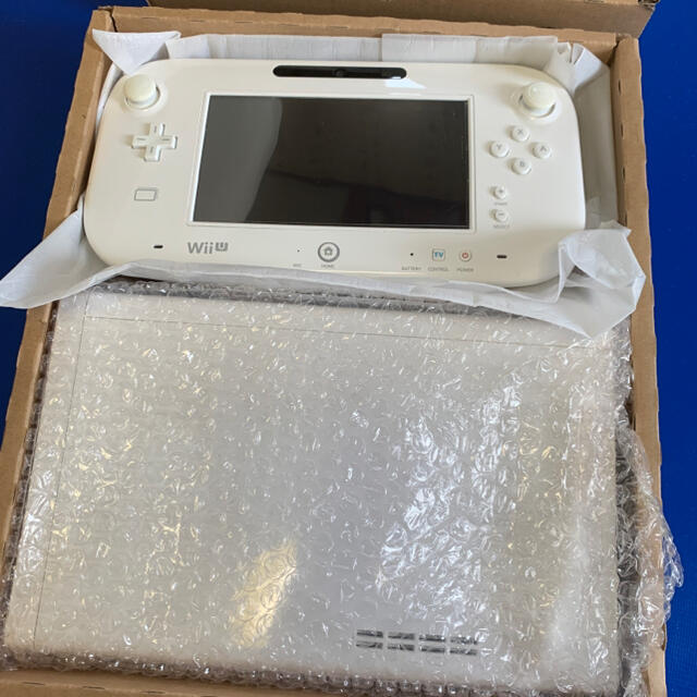 Wii U(ウィーユー)のWiiU 32GB エンタメ/ホビーのゲームソフト/ゲーム機本体(家庭用ゲーム機本体)の商品写真