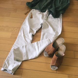 ザラ(ZARA)の三匹子豚様 スキニー♡ベルト♡ショートブーツ(カジュアルパンツ)