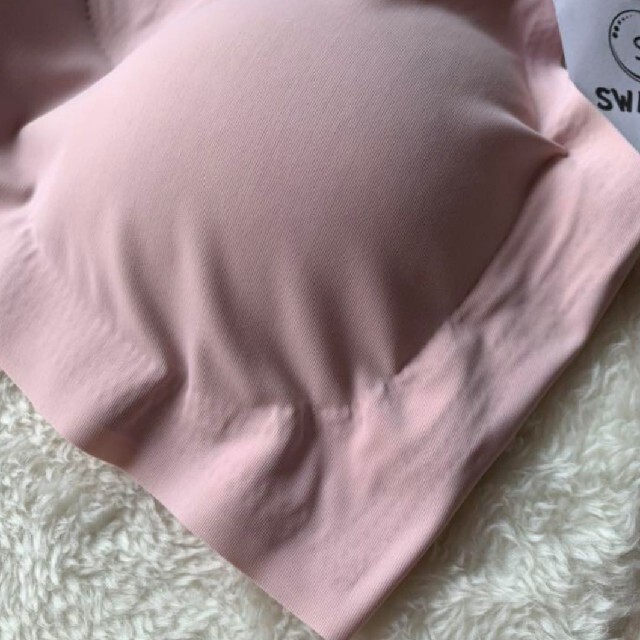 定価1800円 とろけ素肌感 ナイトブラ 育乳 ピンク..♡ レディースの下着/アンダーウェア(ブラ)の商品写真