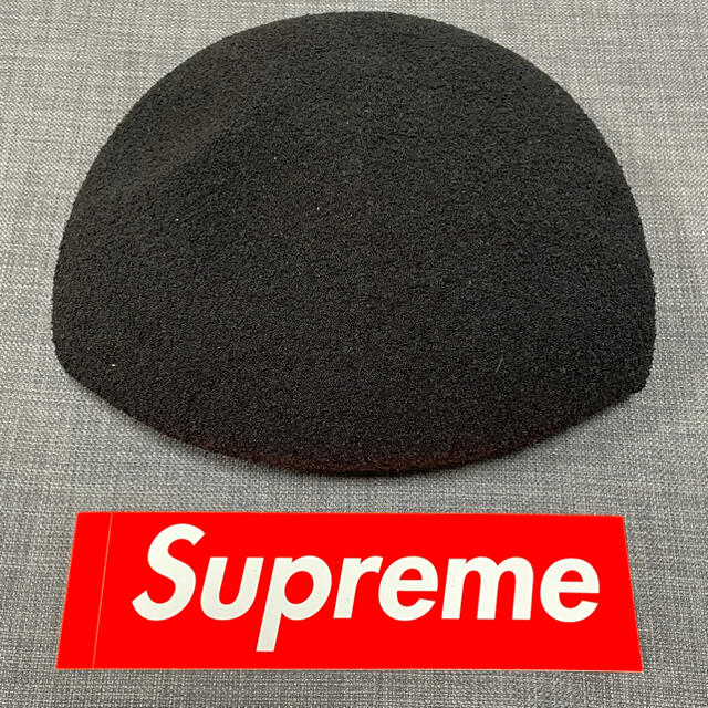 Supreme(シュプリーム)のL 黒 Supreme Kangol Bermuda 504 Hat Black メンズの帽子(ハンチング/ベレー帽)の商品写真