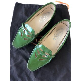 トッズ(TOD'S)のTod’s トッズ  エナメル フラットシュー ローファー パンプス(ハイヒール/パンプス)