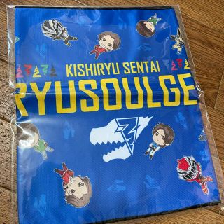 バンダイ(BANDAI)のリュウソウジャー クールタオル 総柄 ブルー(タオル/バス用品)