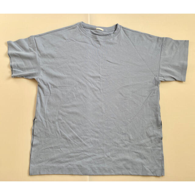 GU(ジーユー)の【‼️新春セール‼️】GU スリット入りTシャツ レディースのトップス(Tシャツ(半袖/袖なし))の商品写真