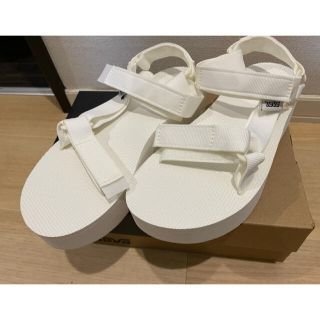 テバ(Teva)のteva 白サンダル(サンダル)