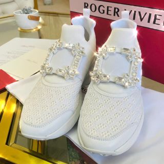 ロジェヴィヴィエ(ROGER VIVIER)の新品未使用 大人気 ロジェヴィヴィエ スニーカー 36.5 キラキラ⭐︎(スニーカー)