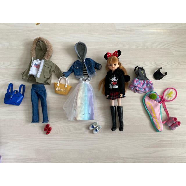 Takara Tomy(タカラトミー)のリカちゃん＋服4種類セット ハンドメイドのぬいぐるみ/人形(人形)の商品写真
