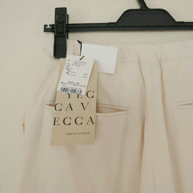 YECCA VECCA(イェッカヴェッカ)のイエッカベッカ 白のとろみ軽やかガウチョ レディースのパンツ(カジュアルパンツ)の商品写真