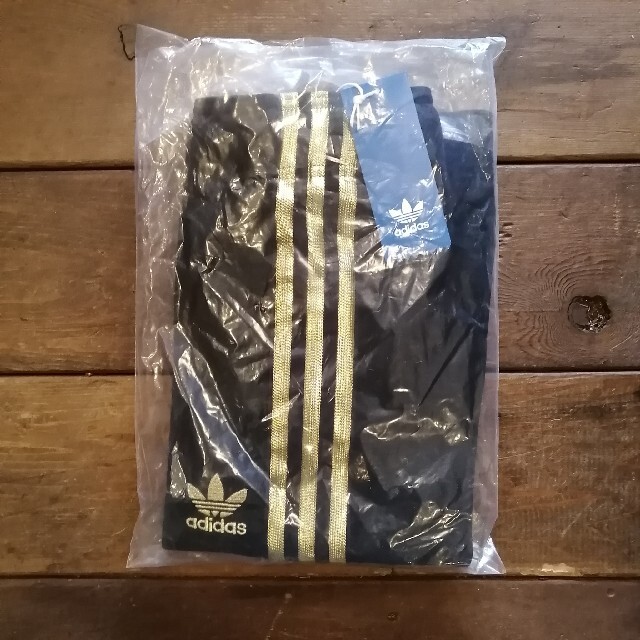 adidas(アディダス)のアディダスオリジナルス トラックパンツ 24k キッズ ゴールド 130 キッズ/ベビー/マタニティのキッズ服男の子用(90cm~)(パンツ/スパッツ)の商品写真