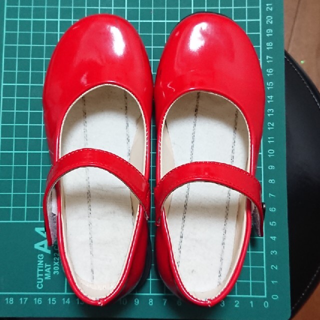 MIAOWさま専用です☆ 赤い靴 レッド ハロウィン コスプレにも キッズ/ベビー/マタニティのキッズ靴/シューズ(15cm~)(フォーマルシューズ)の商品写真