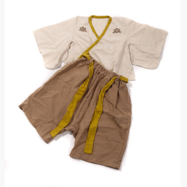 3COINS(スリーコインズ)の子どもの日　男の子　袴　カブト付き キッズ/ベビー/マタニティのベビー服(~85cm)(和服/着物)の商品写真