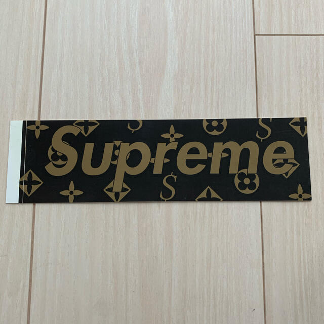 レア！　Supreme ヴィトンモノグラム柄ステッカー