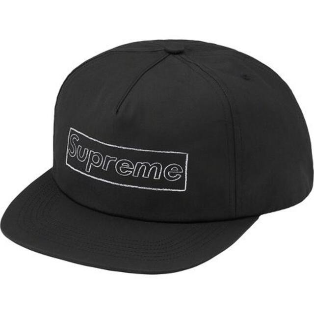 Supreme(シュプリーム)のSupreme KAWS Chalk Logo 5-panel Black  メンズの帽子(キャップ)の商品写真
