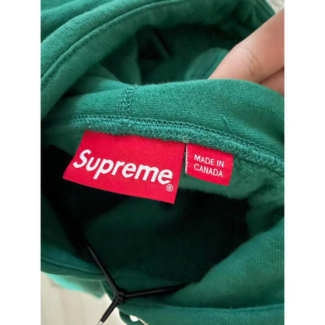 Supreme(シュプリーム)のSupreme KAWS Chalk Logo Hooded  メンズのトップス(パーカー)の商品写真