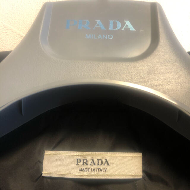 PRADA(プラダ)のPRADA ビジュートレンチコート　パラシュート素材 レディースのジャケット/アウター(トレンチコート)の商品写真