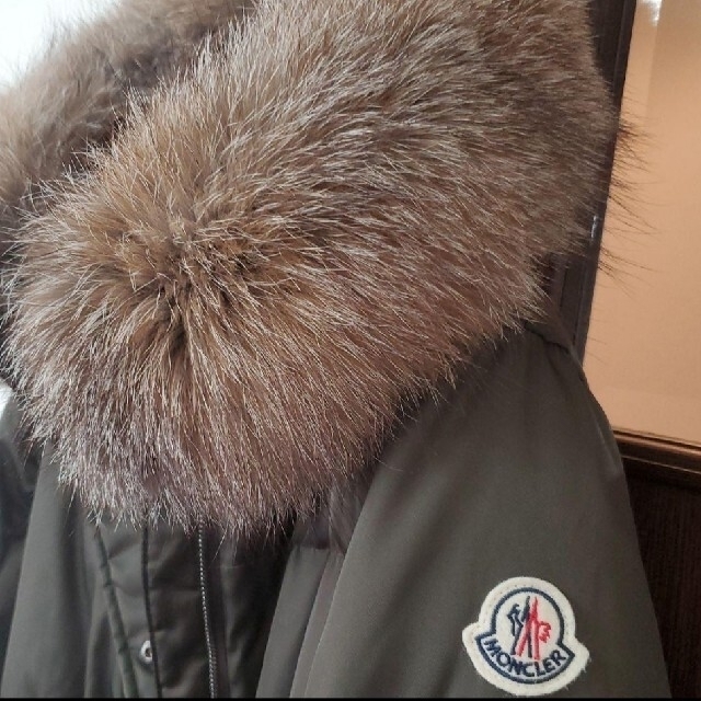 MONCLER - 新品タグ付 MONCLER FATSIALFUR ファー付きダウン MONCLER - 新品タグ付 MONCLER FATSIALFUR ファー付きダウン