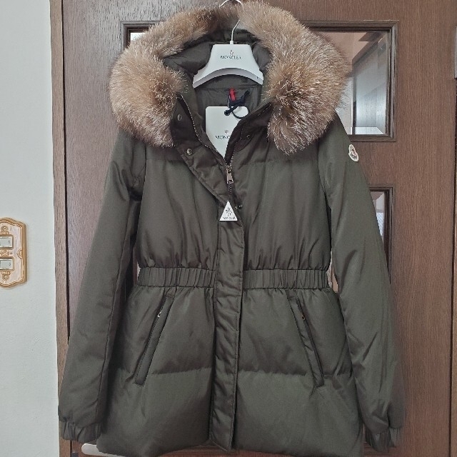 新品タグ付　MONCLER　FATSIALFUR  ファー付きダウンジャケット1レディース